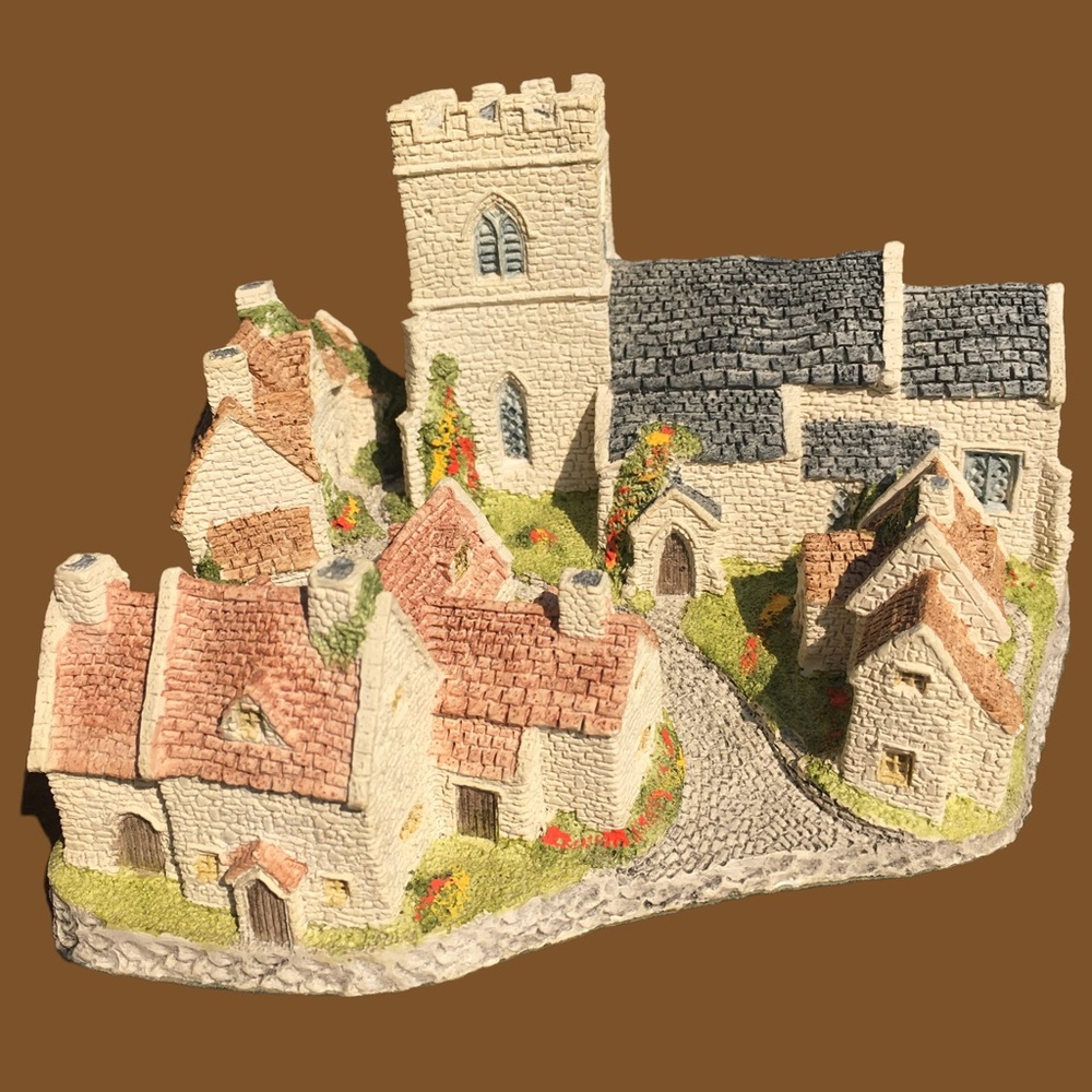 David Winter Cottages “Cotswold Village” Mint w/ COA in Original Packaging